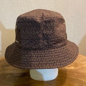 Michael Kors Bucket Hat: Brown/Tan